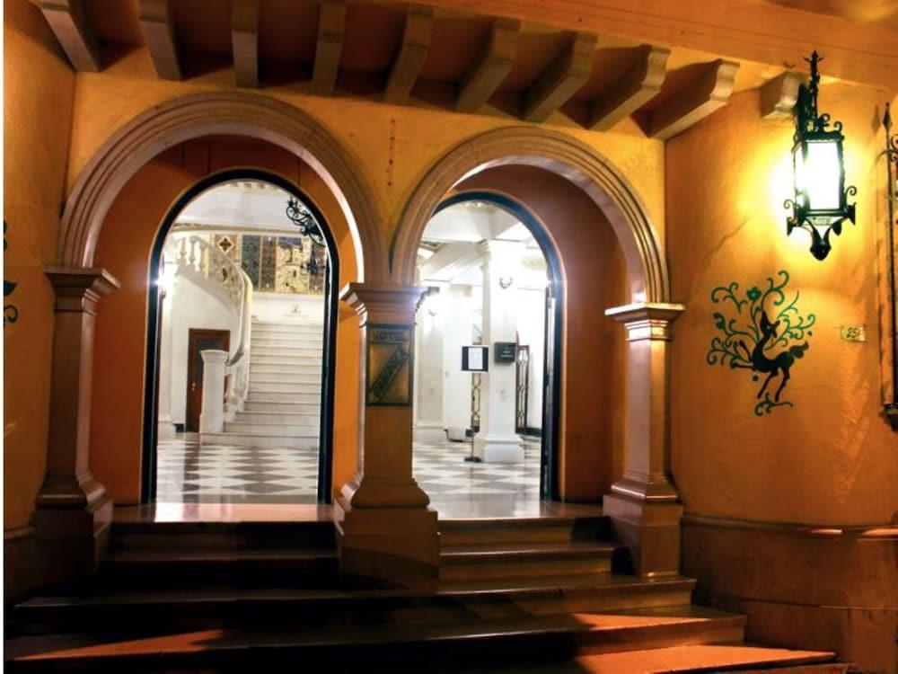 Hotel Urdinola Салтильо Екстериор снимка